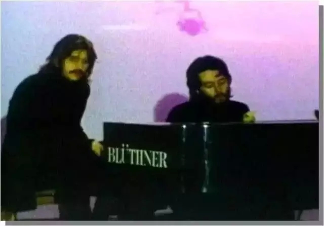 與披頭士樂隊(duì)隔空同奏德國國寶博蘭斯勒鋼琴-德國歐米勒孖寶瘋狂鋼琴總動(dòng)員中國站完美落幕