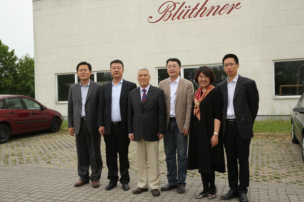 國(guó)家工信部、國(guó)家標(biāo)準(zhǔn)化委員會(huì)、德國(guó)經(jīng)濟(jì)和能源部在德國(guó)萊比錫召開了《中德智能制造/工業(yè)4.0標(biāo)準(zhǔn)化工作組會(huì)議》。會(huì)議期間，一行人參觀了位于德國(guó)萊比錫的德國(guó)國(guó)寶博蘭斯勒鋼琴廠